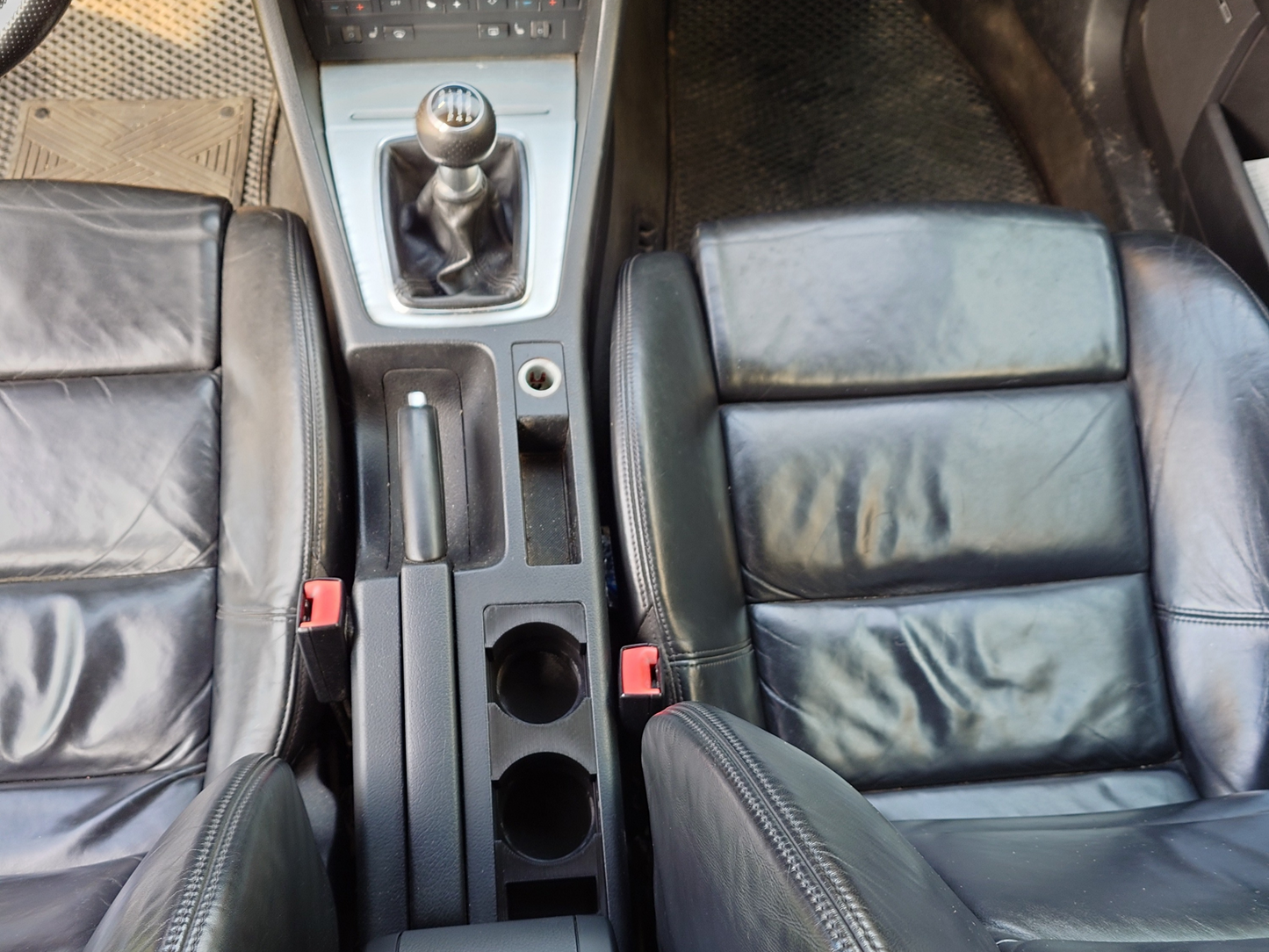Audi A4 B6 B7 cup holders top view
