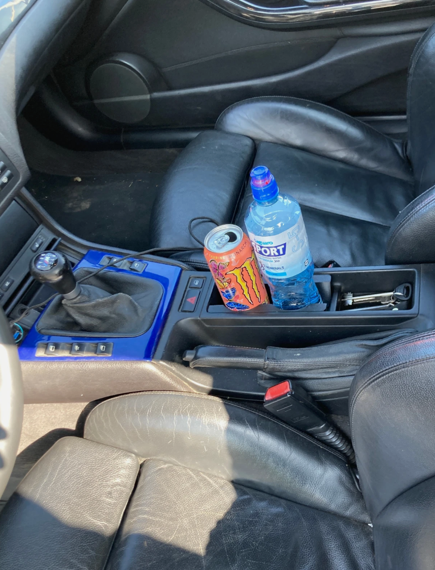 BMW E46 cup holders with drinks