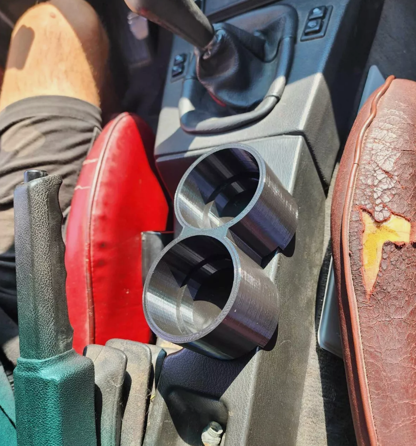 BMW E30 cup holders in car