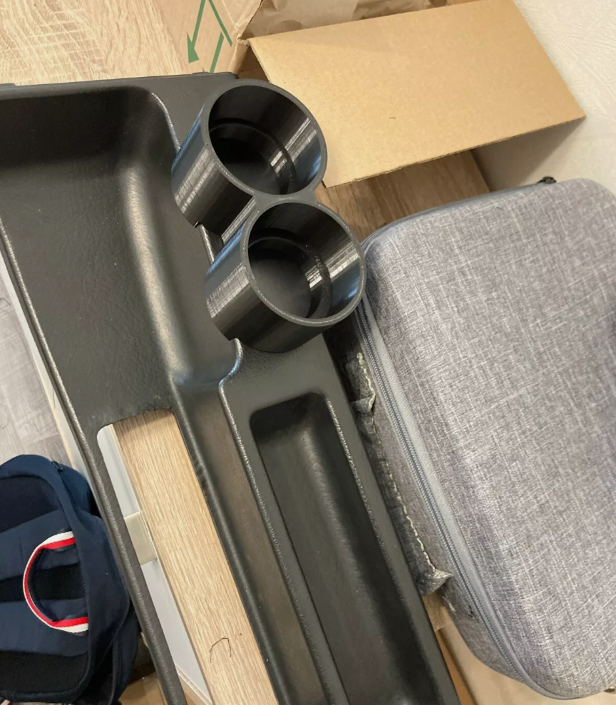 BMW E30 cup holders in center console 2