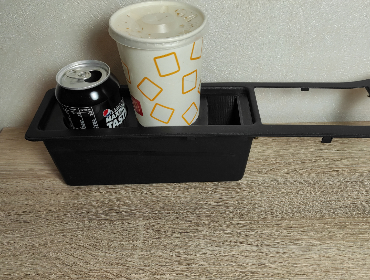 BMW E31 cup holders inside center console with drinks