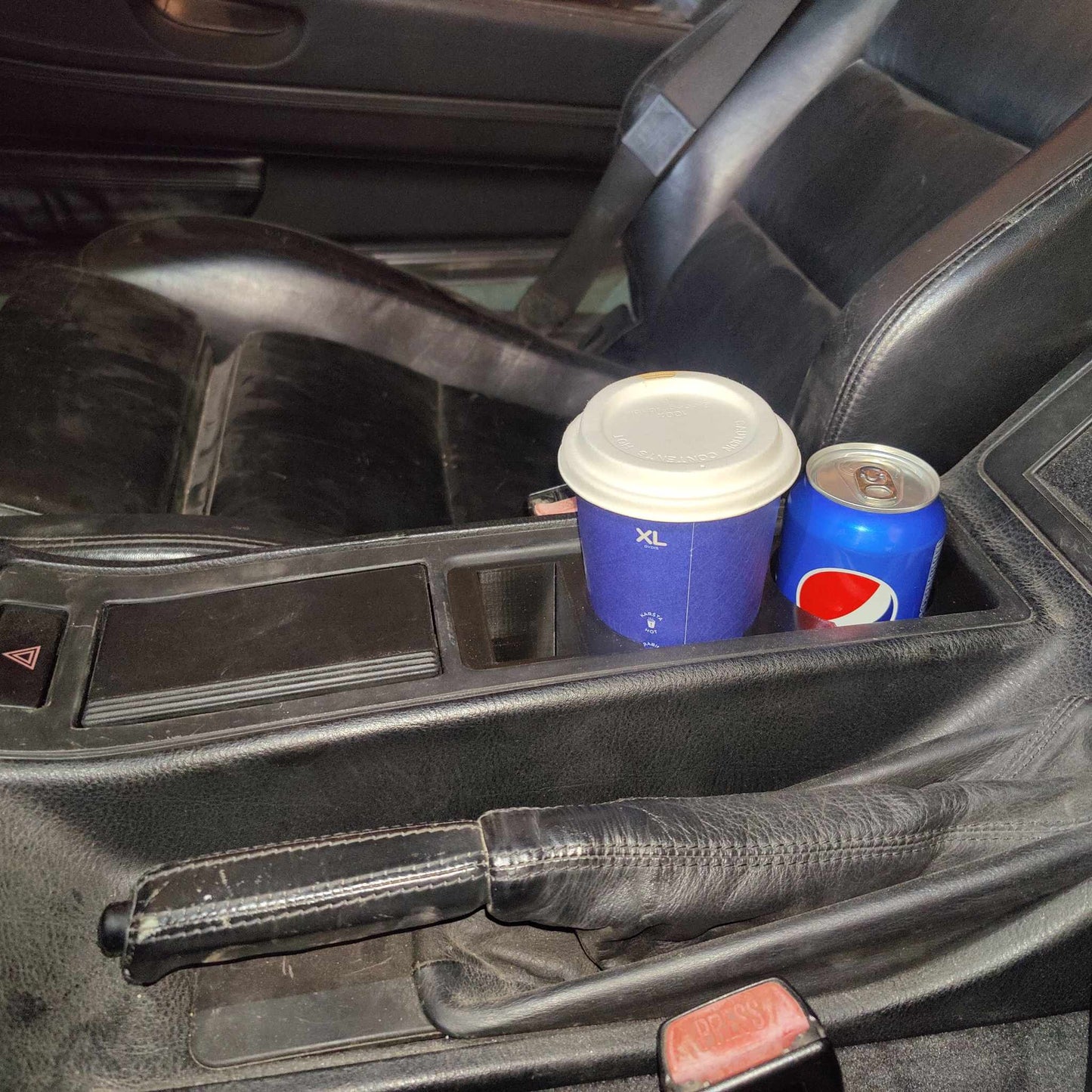 BMW E31 cup holders installed