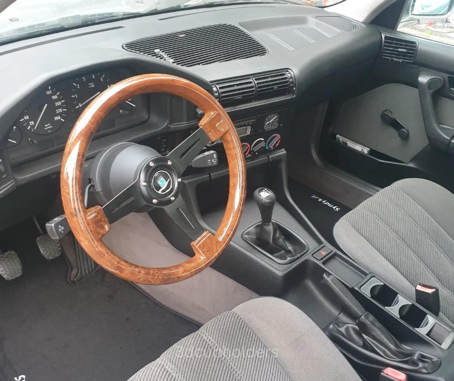 BMW E32 E34 cup holders solution