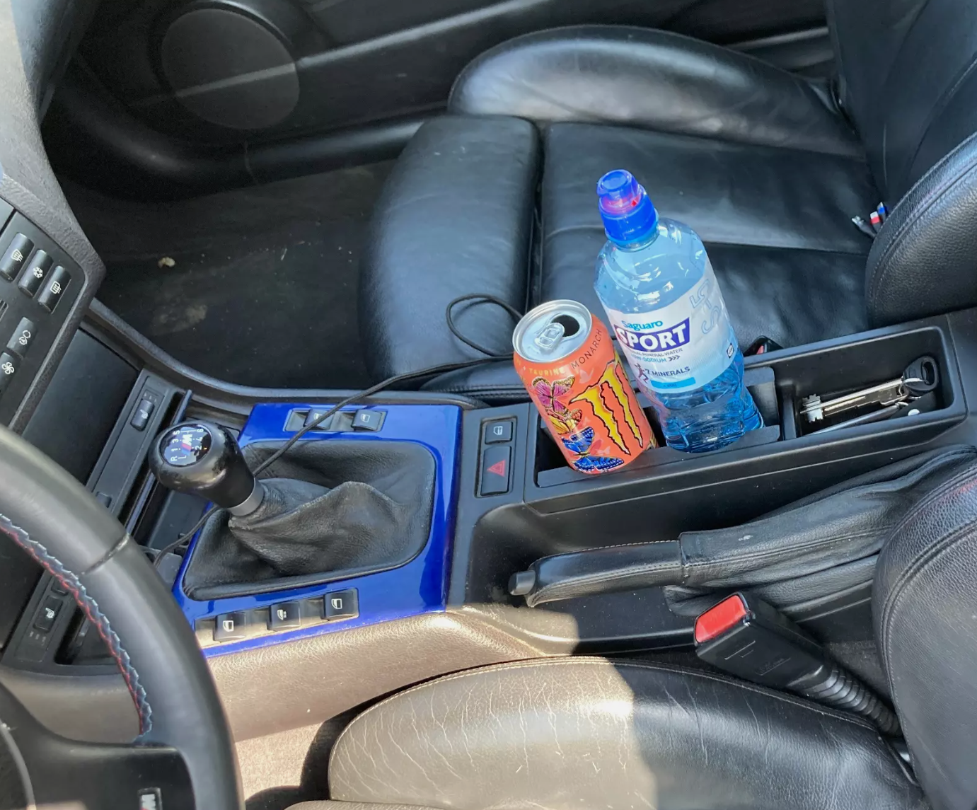 BMW E46 cup holders in car with drinks