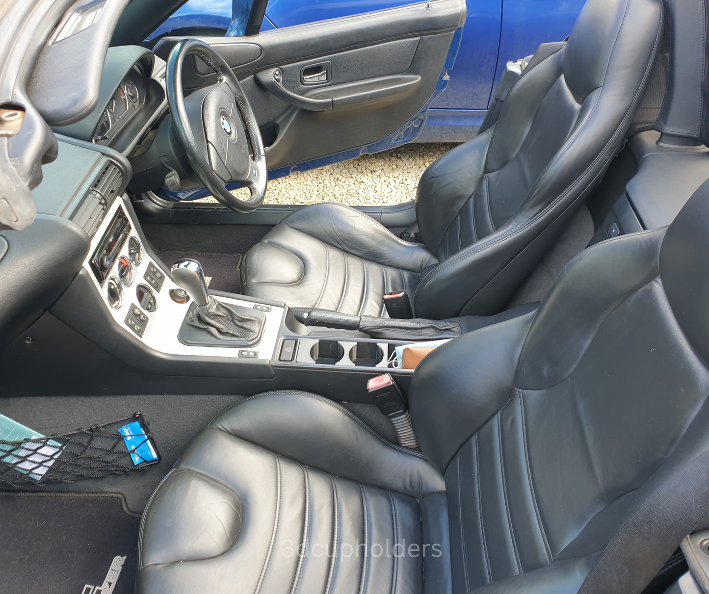 BMW Z3 cup holders installed