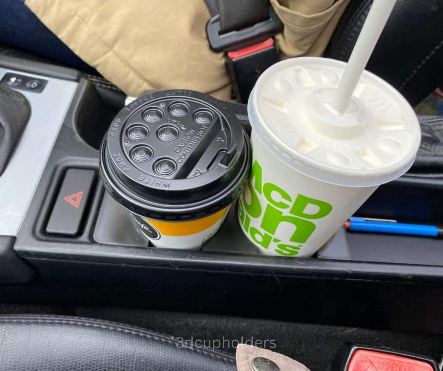 BMW Z3 cup holders installed with cups