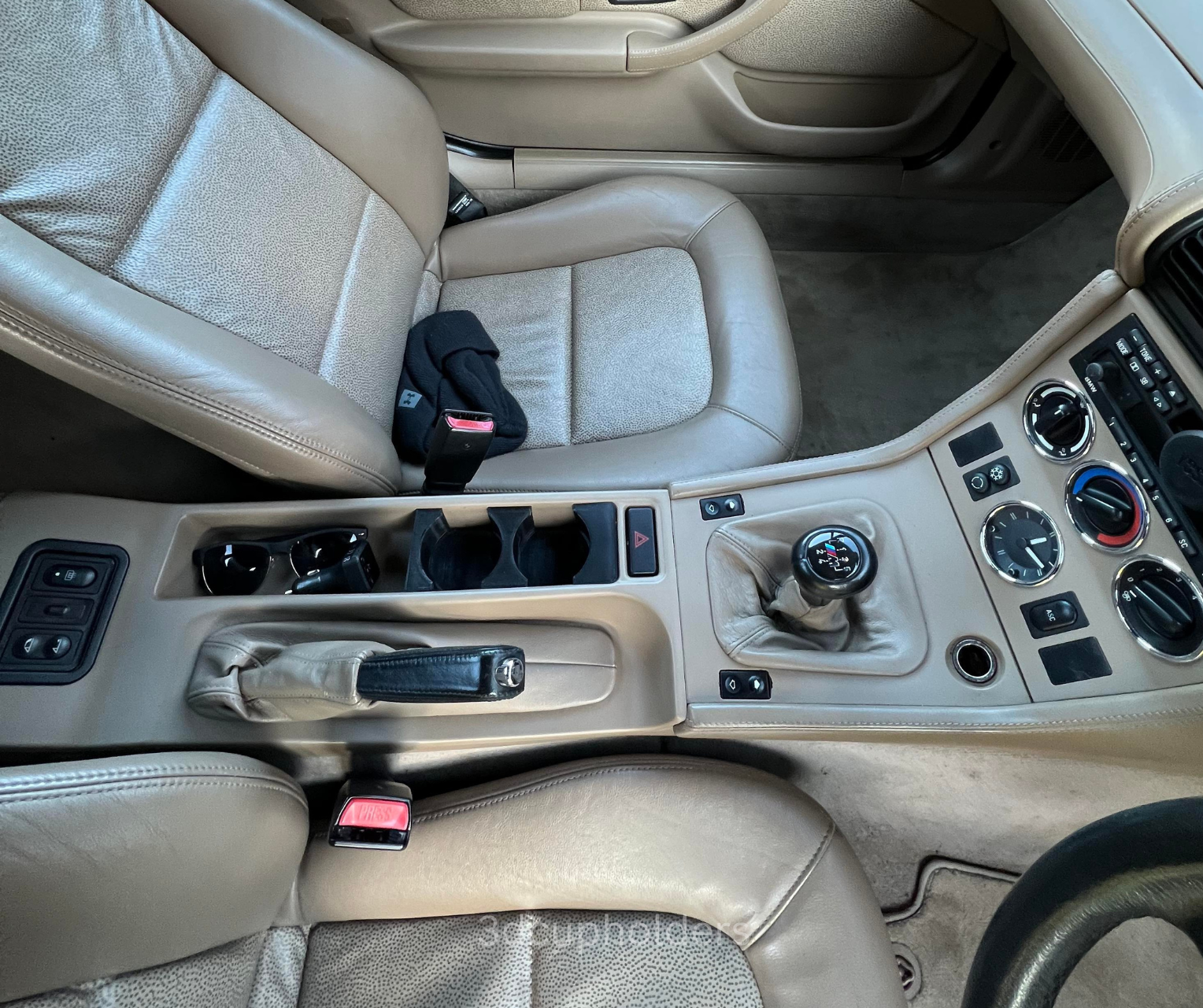 BMW Z3 cup holders top view