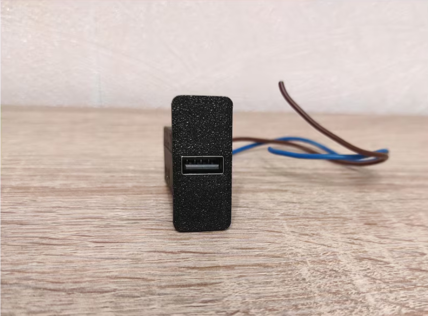 BMW Z3 Facelift USB-A Charger Button Cover (1999–2002)