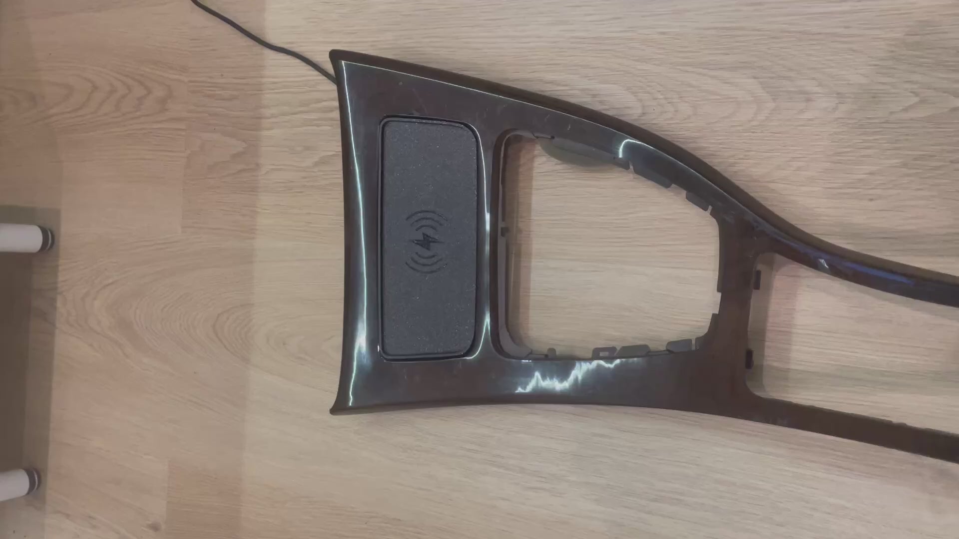 BMW E90/E91/E92/E93 Wireless Phone Charger video
